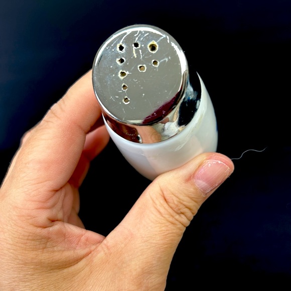 Vintage Dominion Milk Glass Co “Cornflower Blue” milk glass pepper shaker - Picture 3 of 4